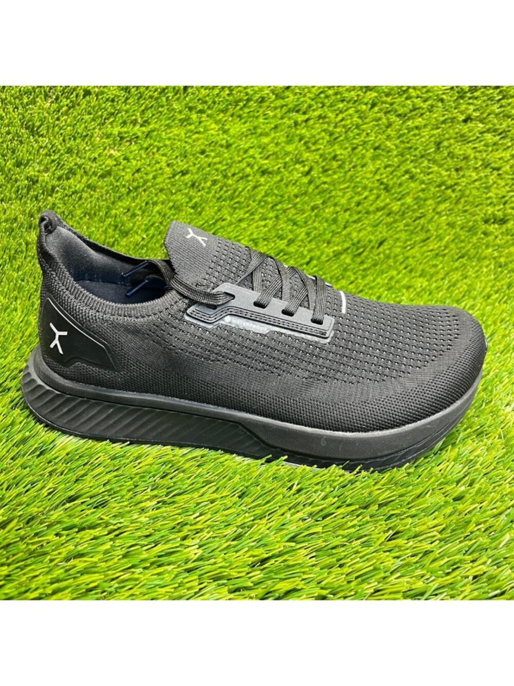 Flux Adapt Waterproof Runner Stealth Black Mens Size 8 Barefoot Running Shoes